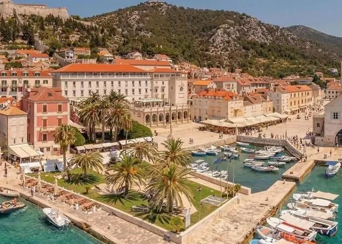 San Giovanni * Hvar Town