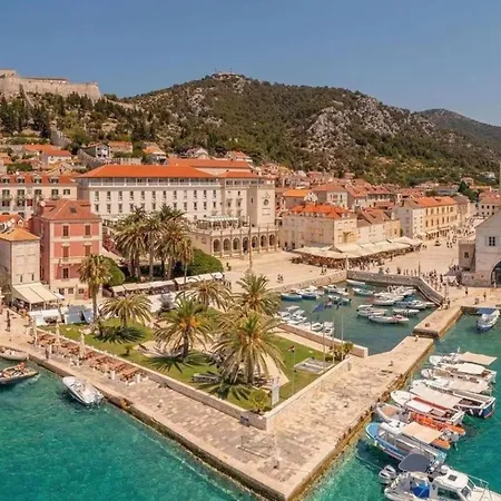 San Giovanni * Hvar Town